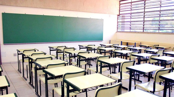 Alunos brigam dentro de escola em Jaraguá e PM usa spray de pimenta para contê-los