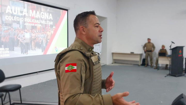 Alunos do Colégio Policial Militar prestigiam aula magna proferida pelo comandante do 12º CRPM