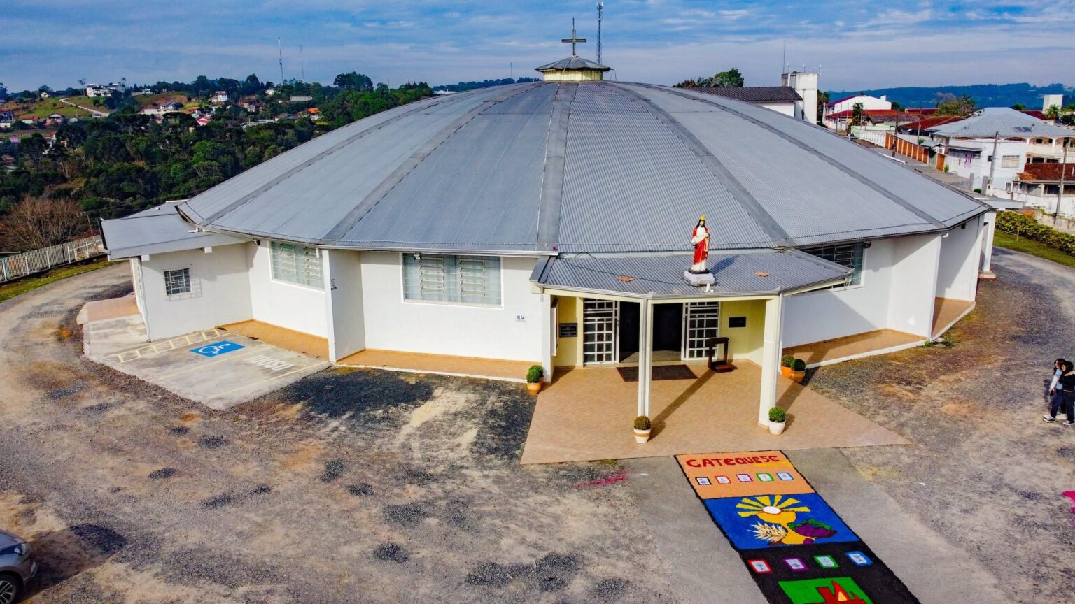 Festa da Partilha terá missa, bênção do trabalho, almoço gratuito e sorteio de brindes na paroquia Cristo Rei