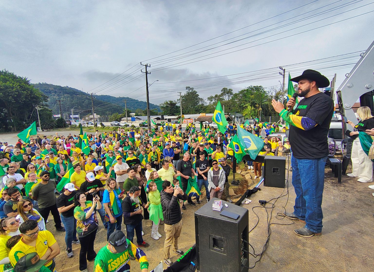 Manifestação pró-Bolsonaro reúne centenas de pessoas em São Bento e Jaraguá do Sul