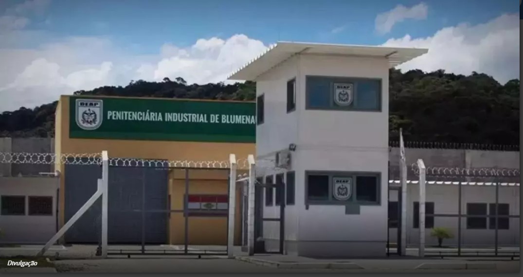 Advogada é investigada por ato sexual com preso na Penitenciária de Blumenau